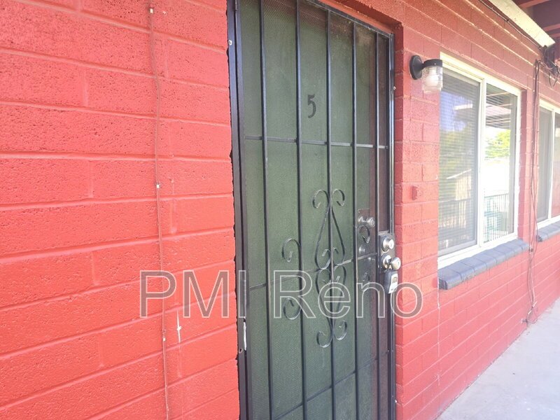 Cozy and clean Upstairs 1 BD, 1 Bath Apt. close to Mid-Town!!! property image