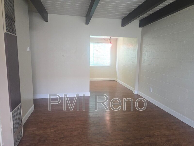 Cozy and clean Upstairs 1 BD, 1 Bath Apt. close to Mid-Town!!! property image