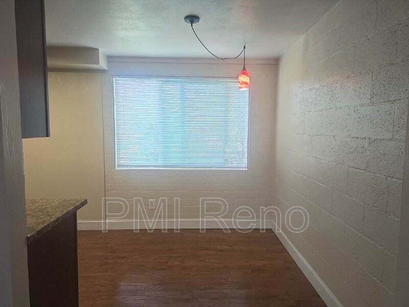 Cozy and clean Upstairs 1 BD, 1 Bath Apt. close to Mid-Town!!! property image