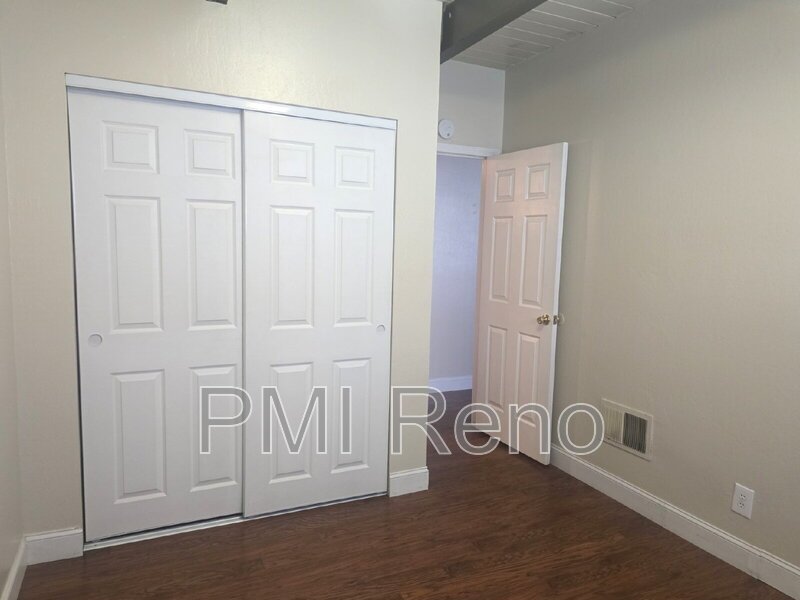 Cozy and clean Upstairs 1 BD, 1 Bath Apt. close to Mid-Town!!! property image