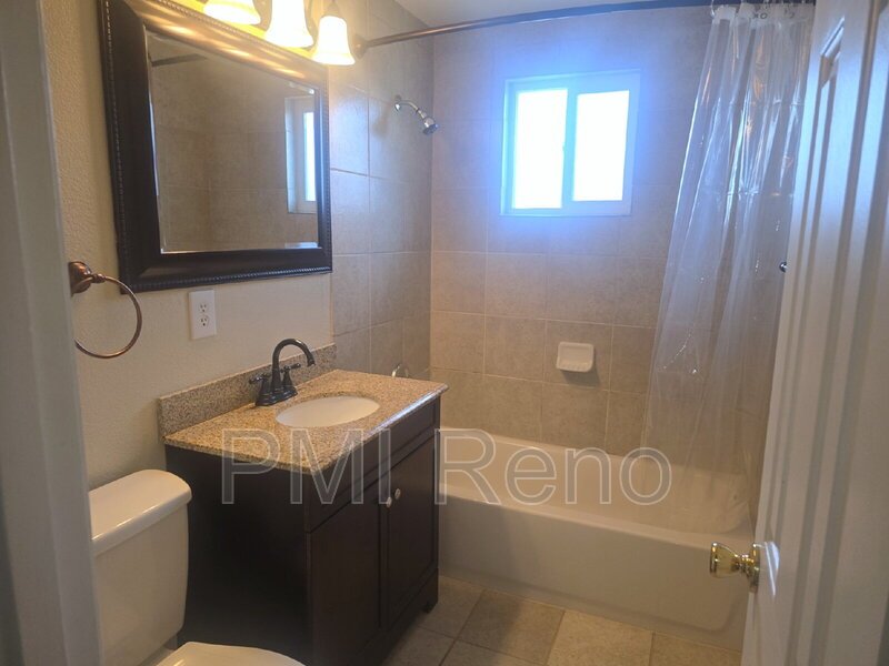 Cozy and clean Upstairs 1 BD, 1 Bath Apt. close to Mid-Town!!! property image