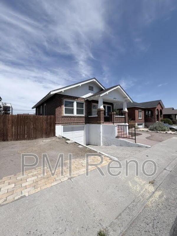 Freshly updated 2/1 House with Finished Basement, Laundry Hook-ups, 1 Car Garage, and Fenced Yard! property image