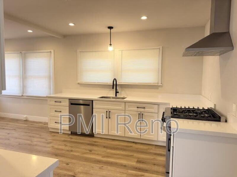 Freshly updated 2/1 House with Finished Basement, Laundry Hook-ups, 1 Car Garage, and Fenced Yard! property image