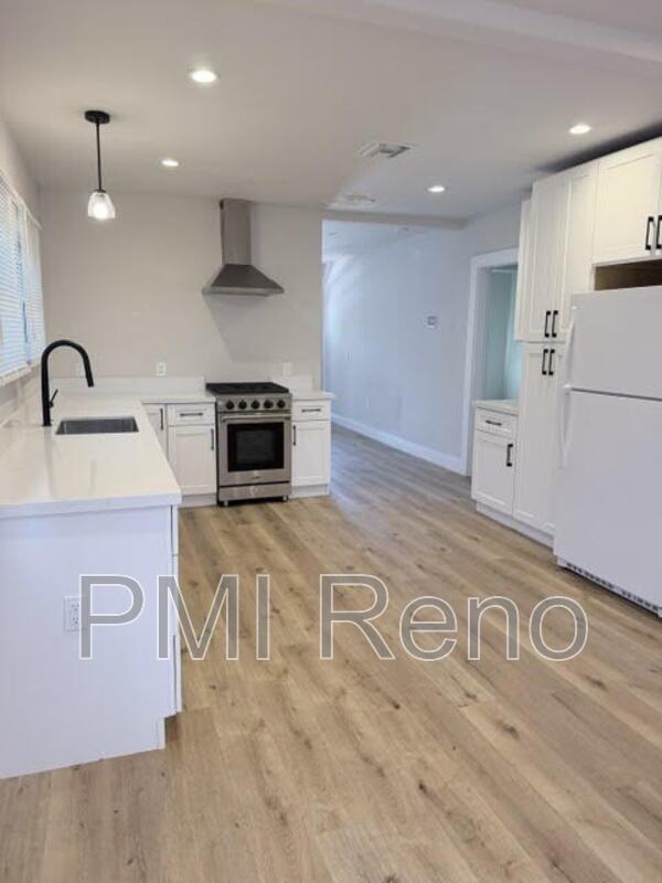 Freshly updated 2/1 House with Finished Basement, Laundry Hook-ups, 1 Car Garage, and Fenced Yard! property image