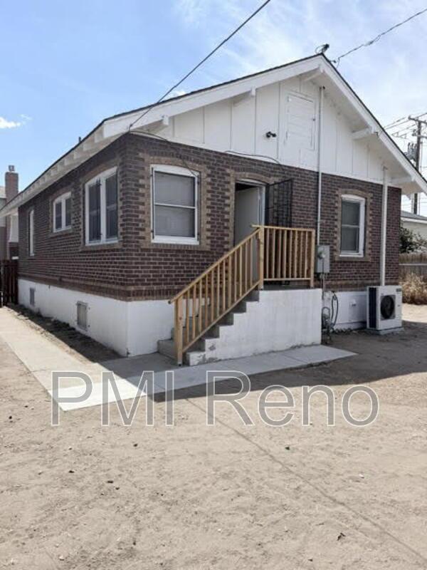 Freshly updated 2/1 House with Finished Basement, Laundry Hook-ups, 1 Car Garage, and Fenced Yard! property image
