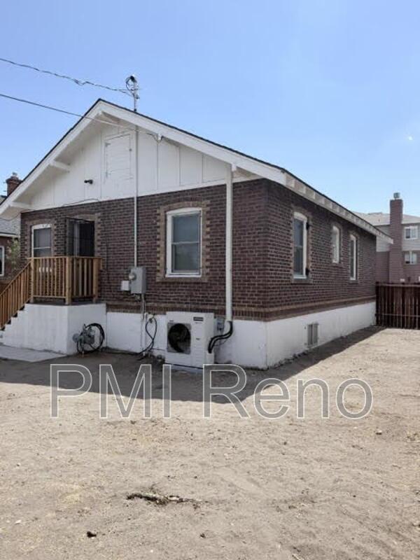 Freshly updated 2/1 House with Finished Basement, Laundry Hook-ups, 1 Car Garage, and Fenced Yard! property image