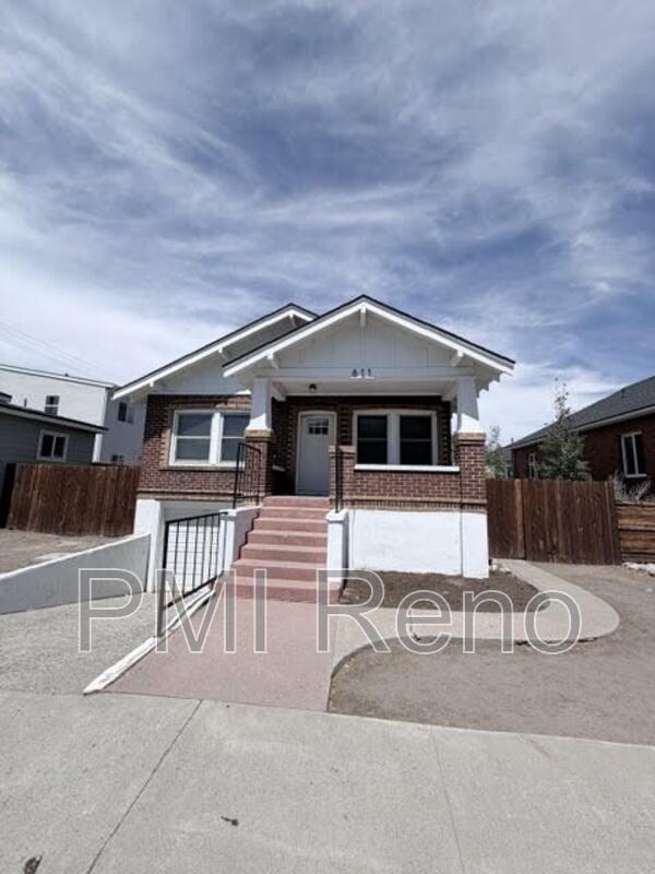 Freshly updated 2/1 House with Finished Basement, Laundry Hook-ups, 1 Car Garage, and Fenced Yard! property image