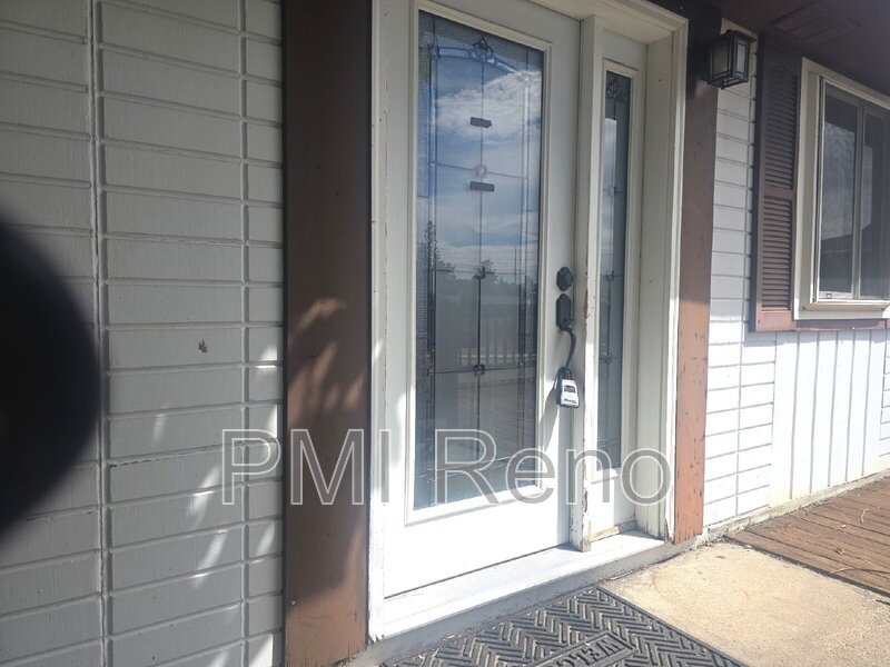 FALL MOVE-IN SPECIAL!! $300 OFF THE 1ST MONTH'S RENT WITH SIGNED LEASE BY 09/30/2026!!! Charming and spacious 3 Bedroom, 2 Bath Home in the heart of  Sparks!!! property image