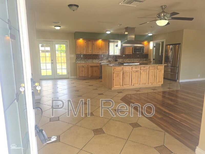 FALL MOVE-IN SPECIAL!! $300 OFF THE 1ST MONTH'S RENT WITH SIGNED LEASE BY 09/30/2026!!! Charming and spacious 3 Bedroom, 2 Bath Home in the heart of  Sparks!!! property image