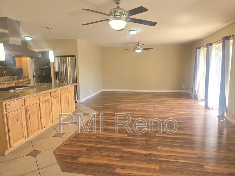 FALL MOVE-IN SPECIAL!! $300 OFF THE 1ST MONTH'S RENT WITH SIGNED LEASE BY 09/30/2026!!! Charming and spacious 3 Bedroom, 2 Bath Home in the heart of  Sparks!!! property image