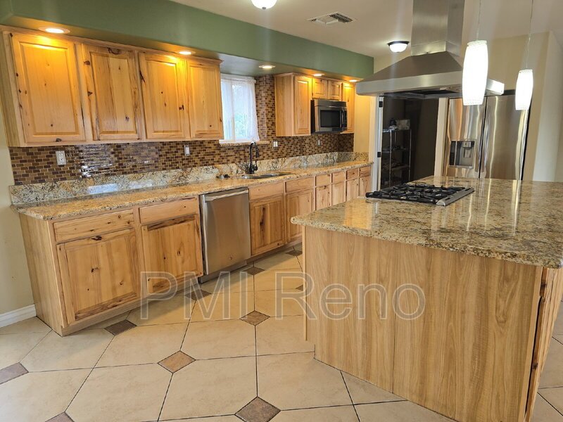 FALL MOVE-IN SPECIAL!! $300 OFF THE 1ST MONTH'S RENT WITH SIGNED LEASE BY 09/30/2026!!! Charming and spacious 3 Bedroom, 2 Bath Home in the heart of  Sparks!!! property image