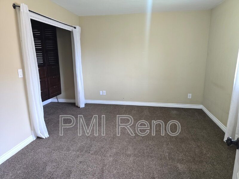 FALL MOVE-IN SPECIAL!! $300 OFF THE 1ST MONTH'S RENT WITH SIGNED LEASE BY 09/30/2026!!! Charming and spacious 3 Bedroom, 2 Bath Home in the heart of  Sparks!!! property image