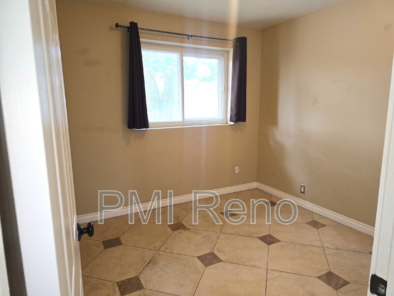 FALL MOVE-IN SPECIAL!! $300 OFF THE 1ST MONTH'S RENT WITH SIGNED LEASE BY 09/30/2026!!! Charming and spacious 3 Bedroom, 2 Bath Home in the heart of  Sparks!!! property image
