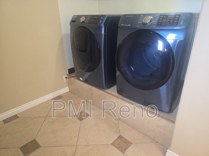 FALL MOVE-IN SPECIAL!! $300 OFF THE 1ST MONTH'S RENT WITH SIGNED LEASE BY 09/30/2026!!! Charming and spacious 3 Bedroom, 2 Bath Home in the heart of  Sparks!!! property image