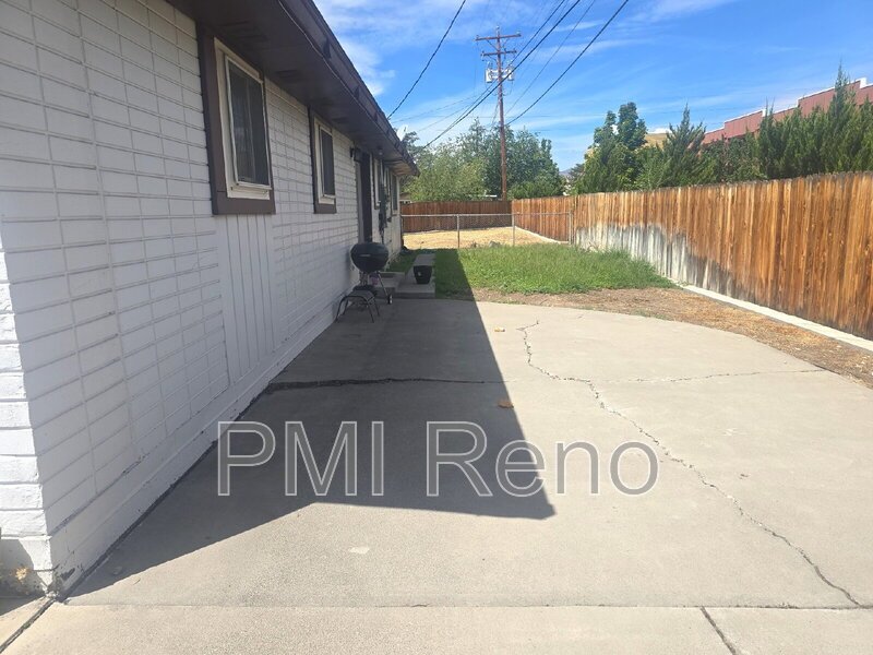 FALL MOVE-IN SPECIAL!! $300 OFF THE 1ST MONTH'S RENT WITH SIGNED LEASE BY 09/30/2026!!! Charming and spacious 3 Bedroom, 2 Bath Home in the heart of  Sparks!!! property image