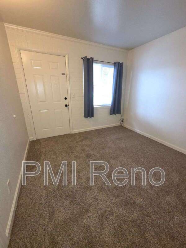 Cozy 1-Bedroom Rental with All-New Flooring in Convenient Reno Location property image