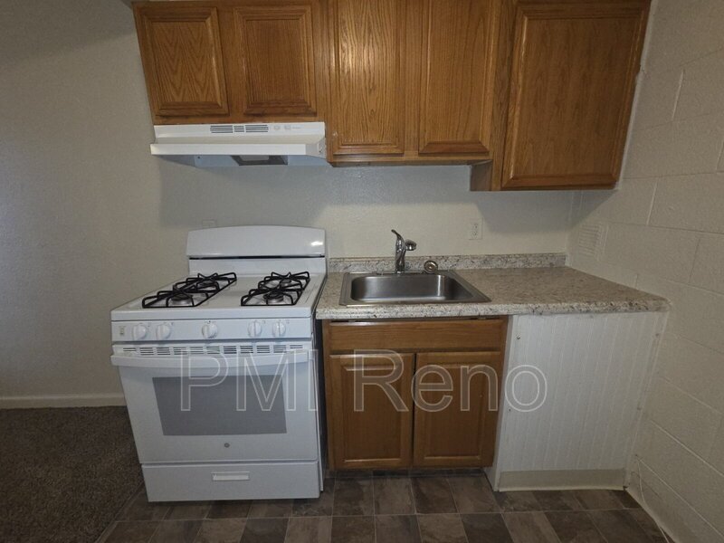 Cozy 1-Bedroom Rental with All-New Flooring in Convenient Reno Location property image