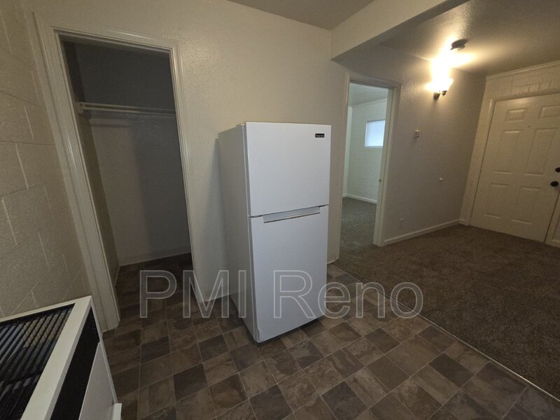 Cozy 1-Bedroom Rental with All-New Flooring in Convenient Reno Location property image