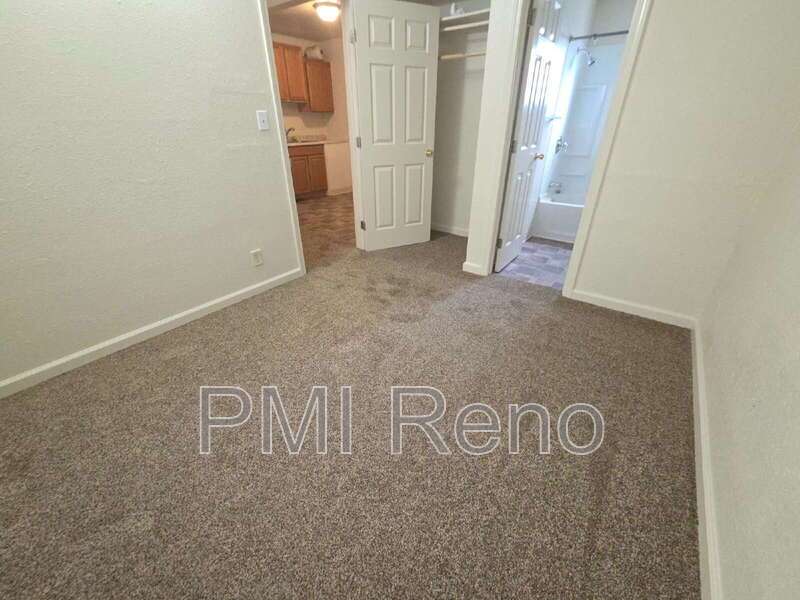 Cozy 1-Bedroom Rental with All-New Flooring in Convenient Reno Location property image