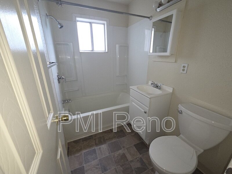 Cozy 1-Bedroom Rental with All-New Flooring in Convenient Reno Location property image