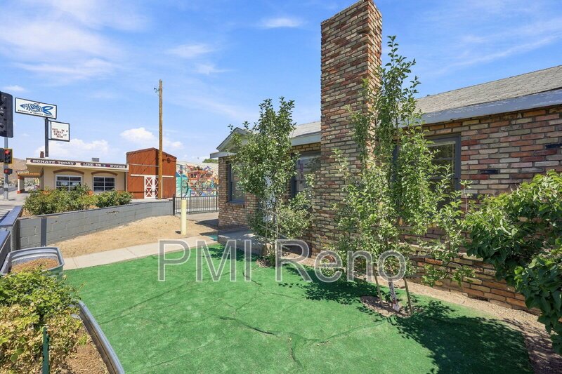 3 Bedroom/3 Bathroom/3 Separate Entrances/With Small Yard! Designated Parking. property image