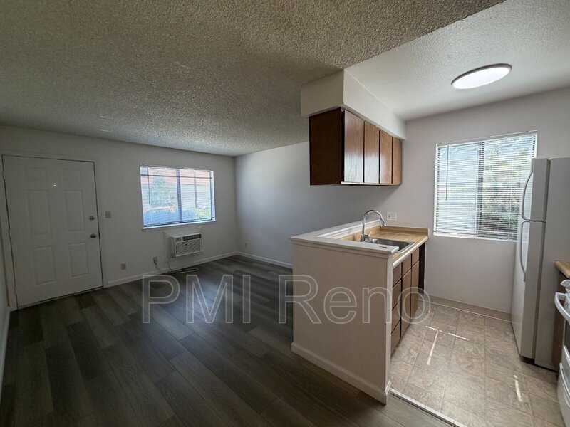 MOVE IN SPECIAL! $450.00 OFF THE 1ST MONTH'S RENT.
Bright 1 bedroom Apartment Available Now! property image