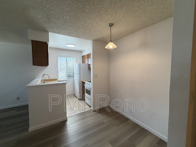 MOVE IN SPECIAL! $450.00 OFF THE 1ST MONTH'S RENT.
Bright 1 bedroom Apartment Available Now! property image