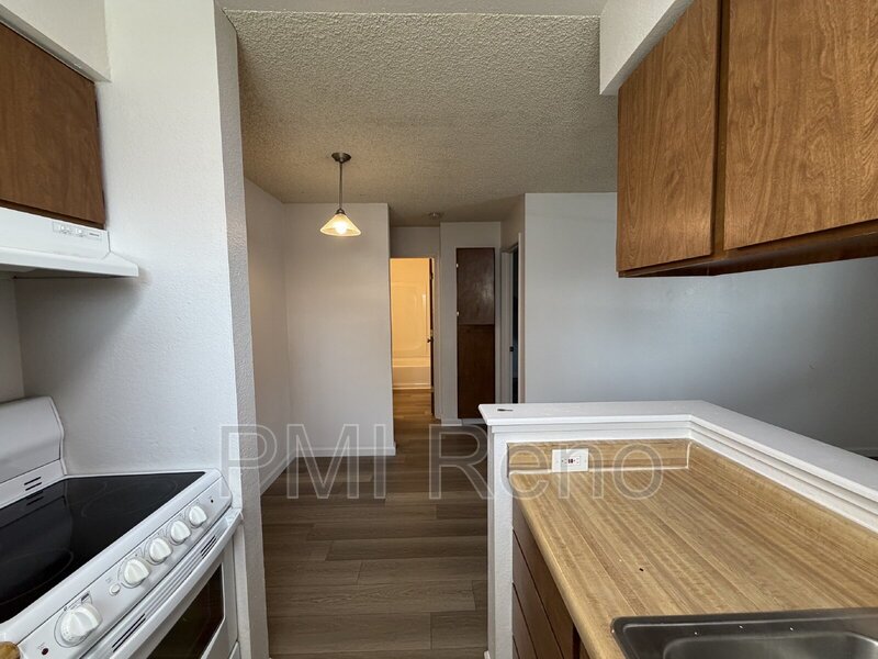 MOVE IN SPECIAL! $450.00 OFF THE 1ST MONTH'S RENT.
Bright 1 bedroom Apartment Available Now! property image