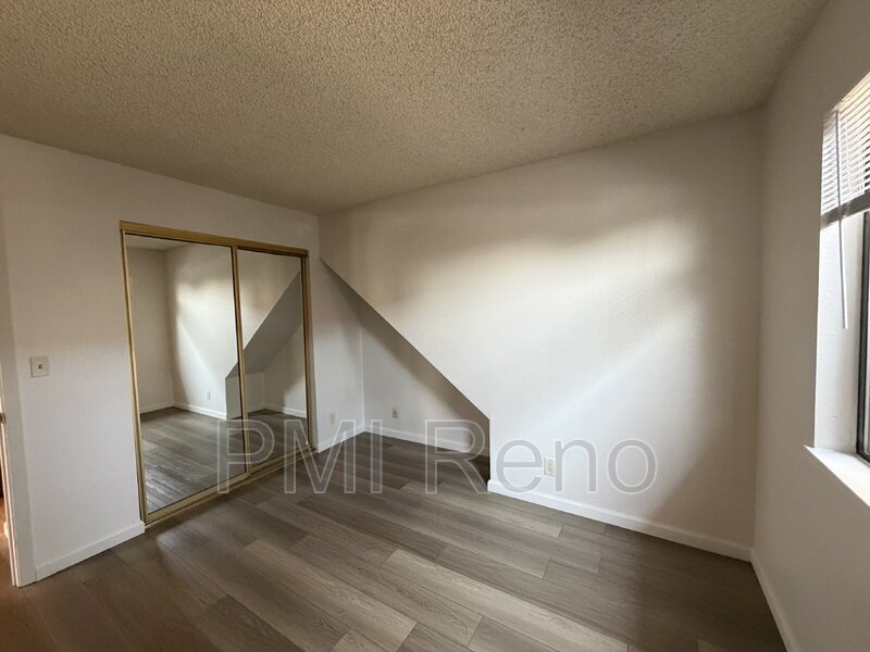 MOVE IN SPECIAL! $450.00 OFF THE 1ST MONTH'S RENT.
Bright 1 bedroom Apartment Available Now! property image