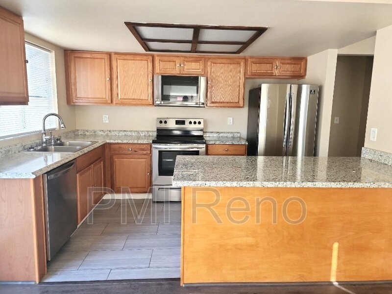 Spacious 3 BD, 2 Ba, 2 Car Garage House in Donner Springs!!! property image