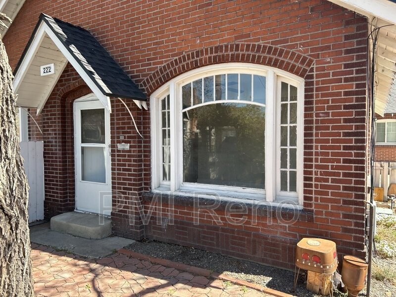 1 bedroom, 1 bath corner cottage! property image