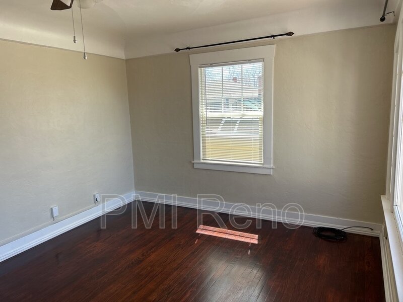 1 bedroom, 1 bath corner cottage! property image