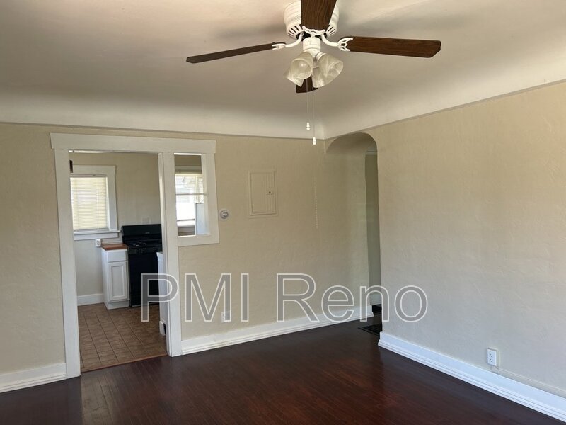 1 bedroom, 1 bath corner cottage! property image