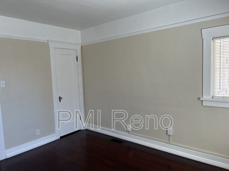 1 bedroom, 1 bath corner cottage! property image