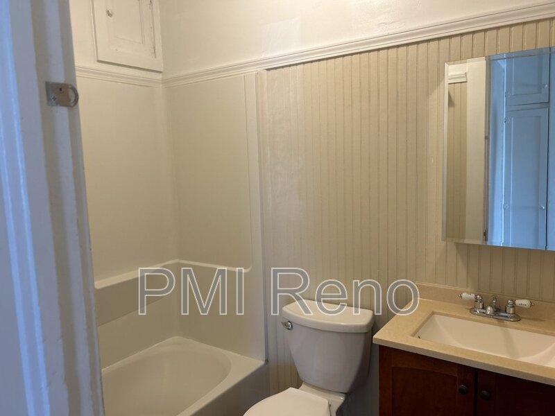 1 bedroom, 1 bath corner cottage! property image