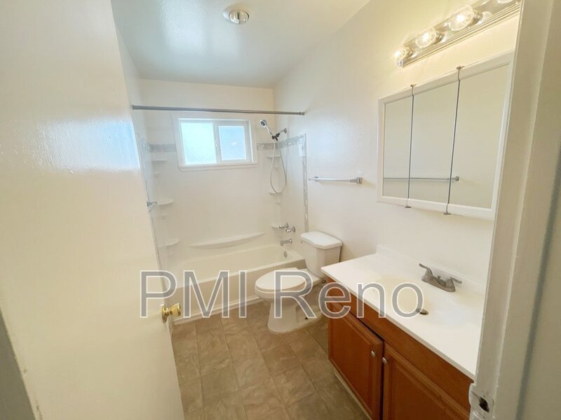 MOVE-IN SPECIAL, $450 OFF THE FIRST MONTH'S RENT!
Cute 1 bedroom 1 bath Apartment Available Now! property image