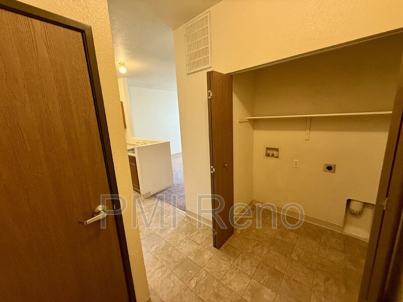 Charming 1-Bedroom Apartment in Sparks – 650 Sq Ft of Cozy Comfort! property image