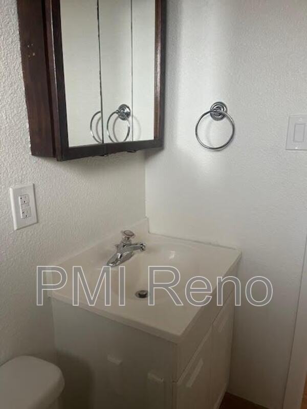 Single story 1/1 with small yard, w/d, and parking by Urban Roots! property image