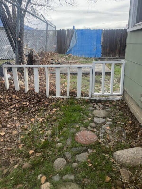 Single story 1/1 with small yard, w/d, and parking by Urban Roots! property image