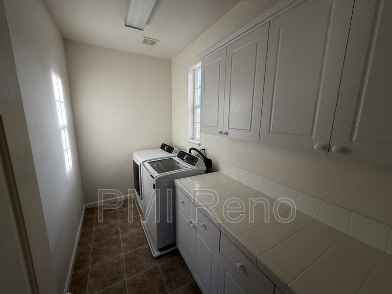 Beautiful South Reno Single-Family Home | 3 Bed | 2.5 Bath | 2,092 Sq Ft property image