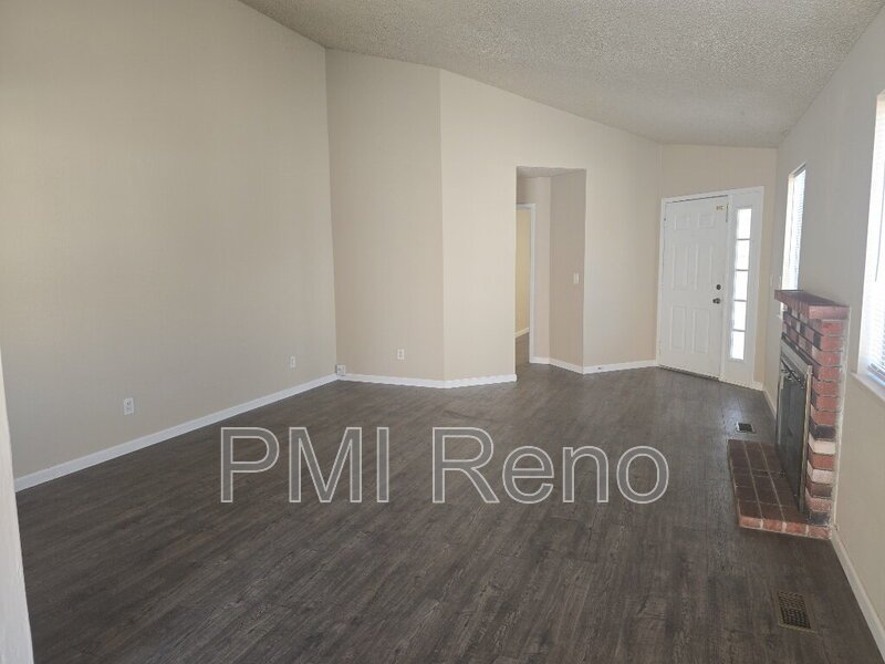 Spacious 3 BD, 2 Ba, 2 Car Garage House in Donner Springs!!! property image