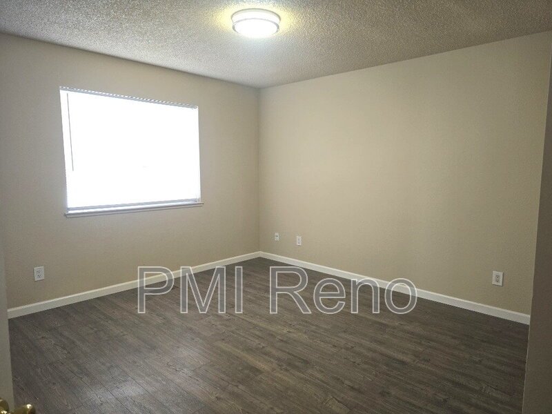 Spacious 3 BD, 2 Ba, 2 Car Garage House in Donner Springs!!! property image