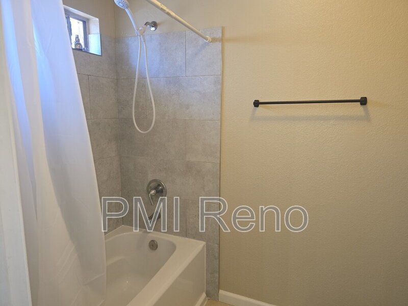 Spacious 3 BD, 2 Ba, 2 Car Garage House in Donner Springs!!! property image