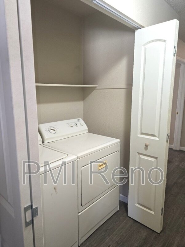 Spacious 3 BD, 2 Ba, 2 Car Garage House in Donner Springs!!! property image