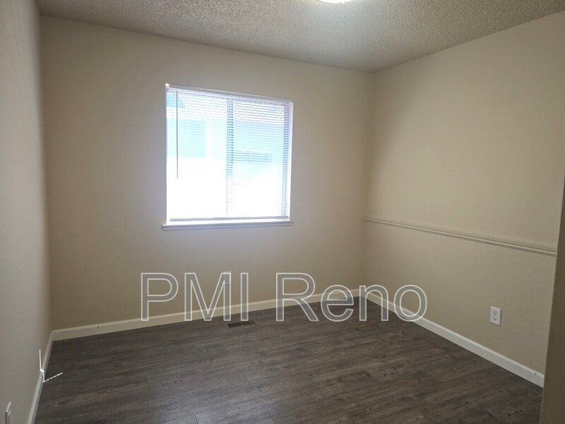 Spacious 3 BD, 2 Ba, 2 Car Garage House in Donner Springs!!! property image