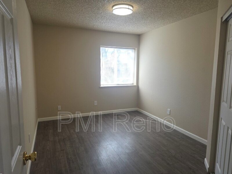 Spacious 3 BD, 2 Ba, 2 Car Garage House in Donner Springs!!! property image