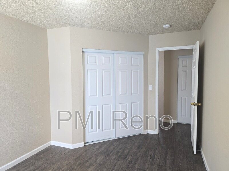 Spacious 3 BD, 2 Ba, 2 Car Garage House in Donner Springs!!! property image