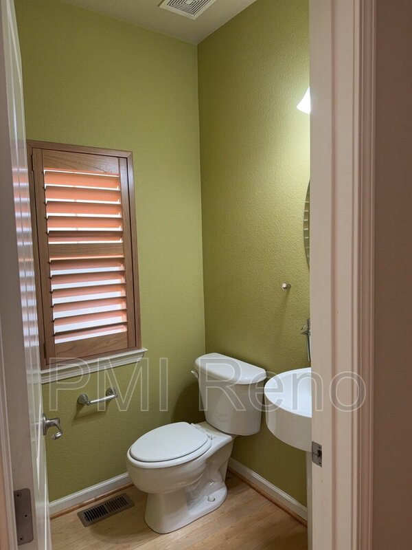 4 bedroom 3.5 bathroom home ready for move in! property image