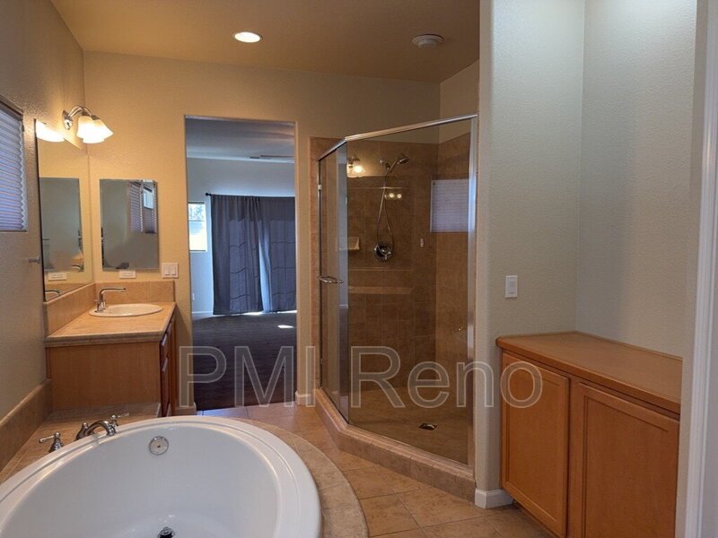 4 bedroom 3.5 bathroom home ready for move in! property image