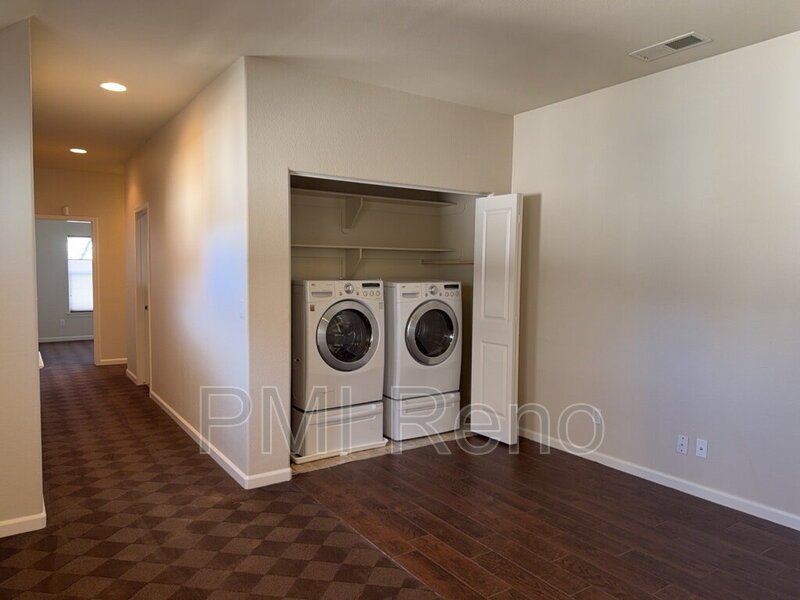 4 bedroom 3.5 bathroom home ready for move in! property image